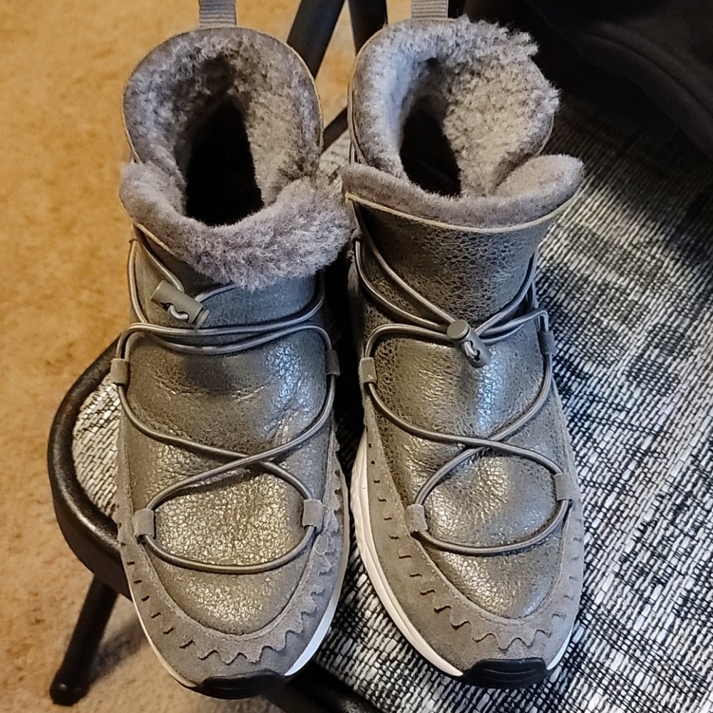 Great condition Women's Ash boots size 38